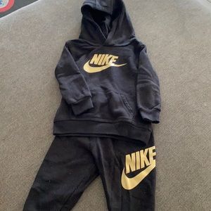 Nike Sweatpants Suit